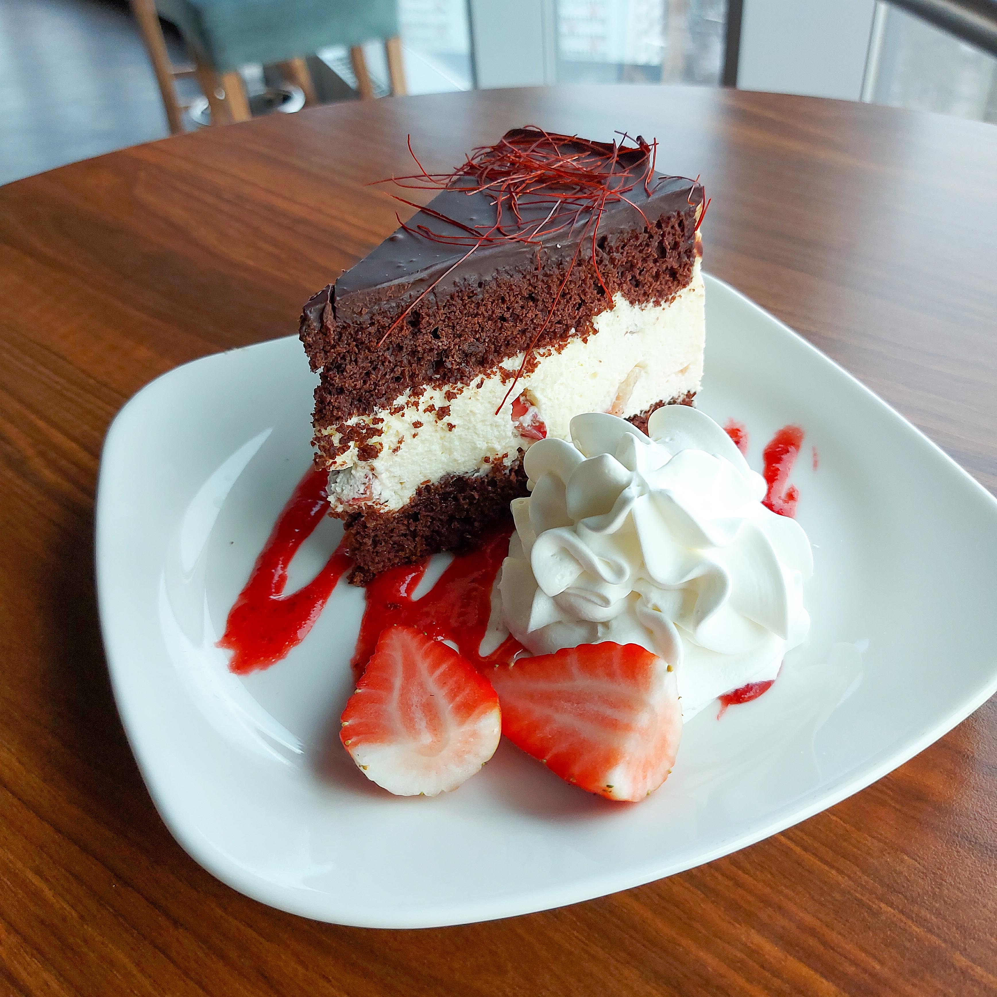 Tort czekoladowy chili z pianką
